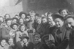 Stepinac sa sveučilištarkama, križaricama članicama ˝uskrsne borbe˝, akcije poticaja za uskrsnu ispovijed i pričest.